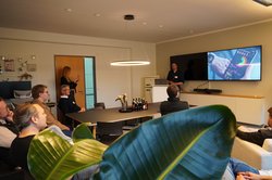 Torben Jaacks von sikwel berichtet über den Mehrwert für den Mittelstand, sich mit vorliegenden Daten auseinanderzusetzen und zu nutzen. Foto: GO! Startup Accelerator Oldenburg