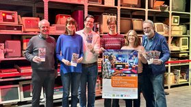 Ein Teil des Organisationsteams der Eingeloggt!-Woche 2026 (von links): Michael Alt (Seniorenstützpunkt), Katrin Busse (Seniorenstützpunkt), Veit Eveslage (VHS), Mathilde Linnenberg (Stadtbibliothek Oldenburg), Sonja Degenhard (Oldenburger Computermuseum), Thomas Brigidano Rey (Strategische Sozialplanung). Foto: Oldenburger Computer-Museum