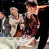 Vorschau: Aufmerksames Zuhören einer Familie durch einen Mitarbeiter der Stadtverwaltung. Foto: Hauke-Christian Dittrich