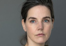 Portraitfoto der Schriftstellerin Jente Posthuma. Foto: Bas Uterwijk
