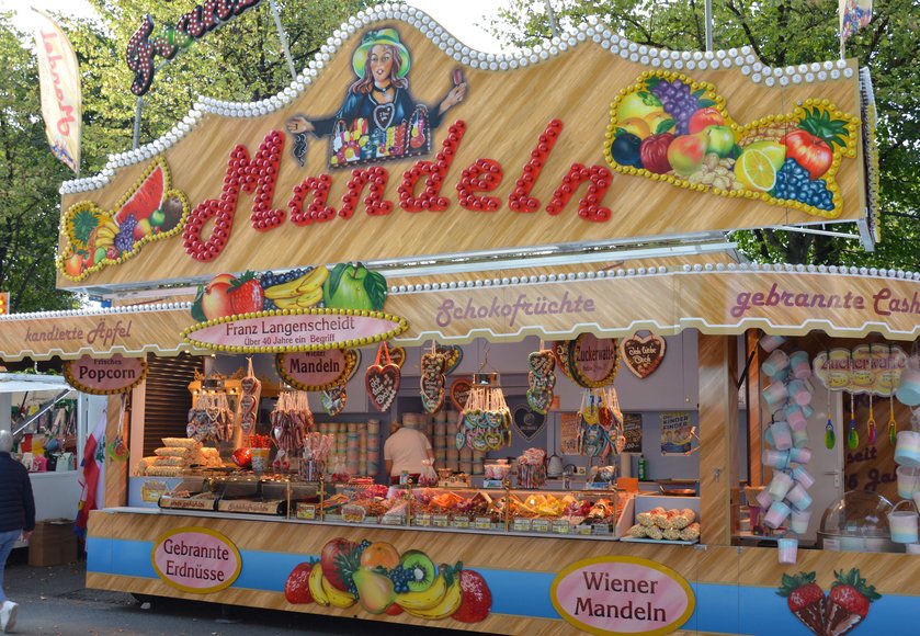 Die Mandelbrennerei der Franz Langenscheidt GbR auf dem Kramermarkt 2026. Foto: Sascha Stüber