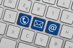 Tastatur mit Kontaktsymbolen. Foto: Tim Reckmann/Pixelio