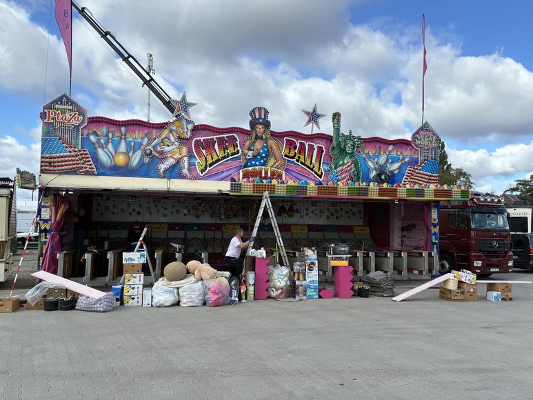 Das „Skeeball-Rollen“ beim Aufbau am 22. September 2026. Foto: Stadt Oldenburg