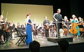 JOO und Dirigent Carlos Vazquez. Foto: Stadt Oldenburg