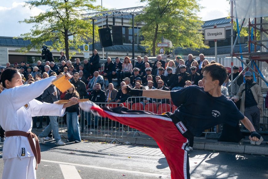 Sporteinlage beim Festumzug. Foto: Sascha Stüber