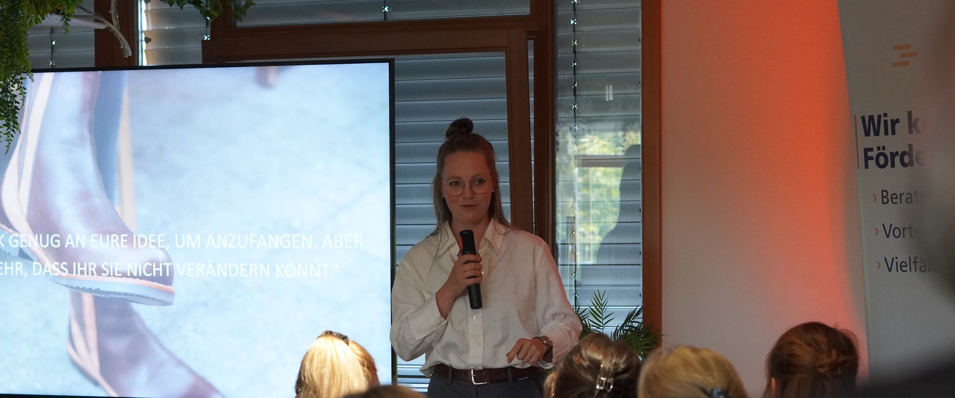 Co- Gründerin und -Geschäftsführerin des Schuhcafés desenrasco, Bianca Both, erzählt von ihrem Gründungsweg. Foto: TGO/GO!