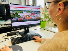 Vom Antrag auf Kindertagespflege bis zur digitalen Kulturförderung: Immer mehr Bürgerinnen und Bürger nutzen das städtische Serviceportal. Im Jahr 2024 wurden 30 neue Online-Dienste freigeschaltet. Foto: Stadt Oldenburg