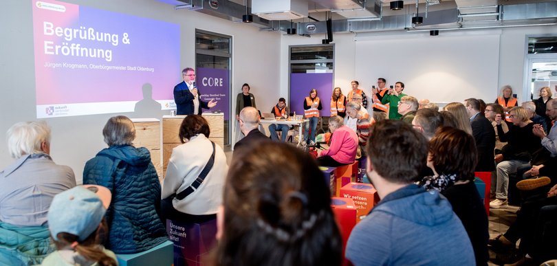 Oberbürgermeister Jürgen Krogmann eröffnete den Zukunftsmarkt „Moin Oldenburg 2035“ im CORE. Foto: Hauke-Christian Dittrich