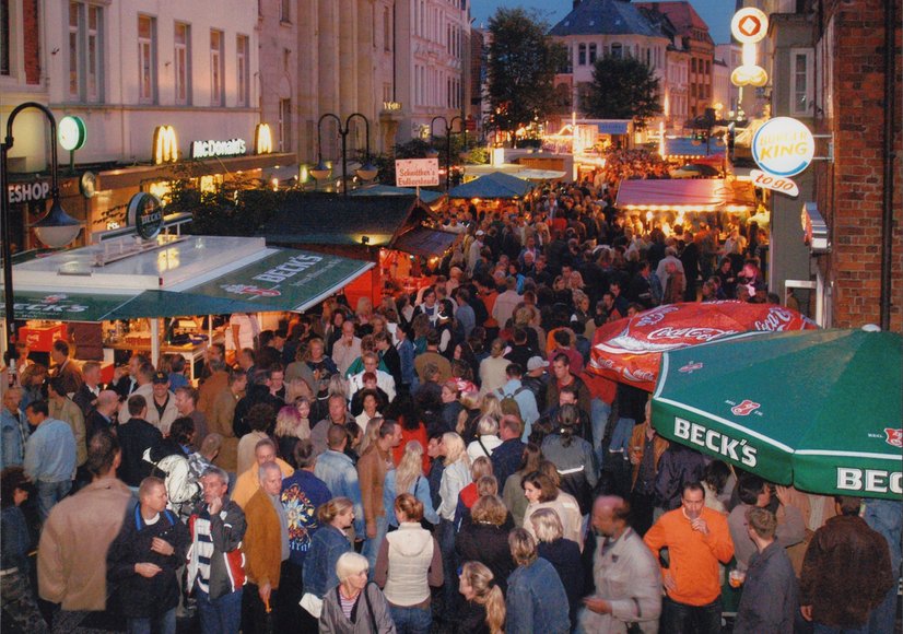 Momentaufnahme des Bereichs Lange Straße/Ecke Wallstraße aus dem Jahr 2005. Foto: Stadtmuseum Oldenburg/Peter Kreier