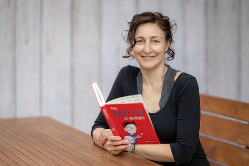 Tanja Fabsits ist mit ihrem Buch „Der Goldfisch ist unschuldig“ mit dem Kinder- und Jugendbuchpreis der Stadt Oldenburg 2019 ausgezeichnet worden. Foto: Martin Wacht.