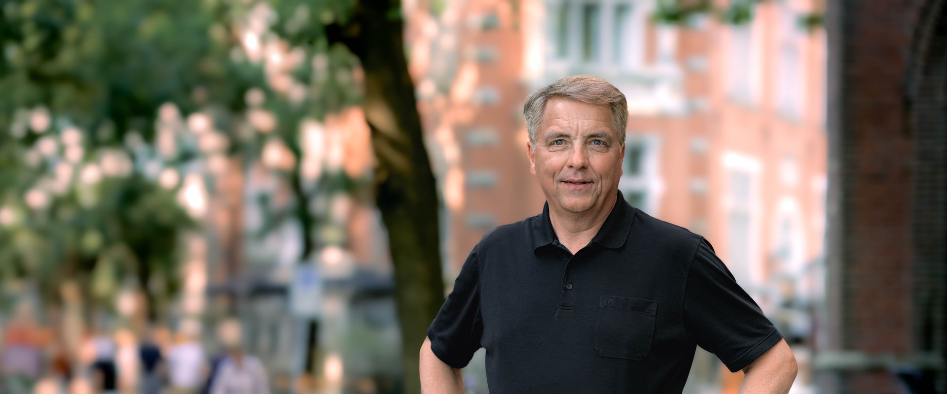 Ober-Bürgermeister Jürgen Krogmann vor dem Alten Rathaus. Foto: Assanimoghaddam/Mittwollen