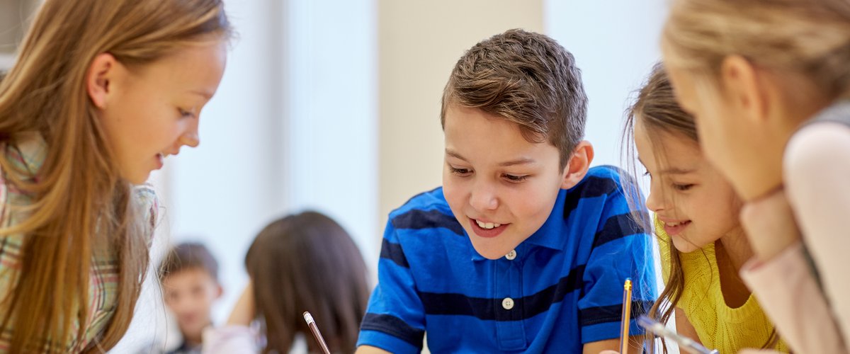 Kinder in einem Klassenzimmer. Foto: Syda Productions/AdobeStock