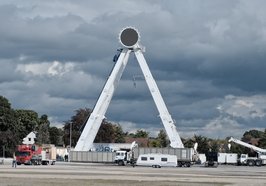 Der Riesenrad-Aufbau für den Kramermarkt 2025 geht weiter. Foto: Stadt Oldenburg