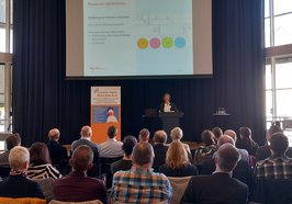 Vertreterinnen und Vertreter aus Verwaltung, Wissenschaft und Praxis kamen am 23. April im Kulturzentrum PFL für das Plenum der „Virtuellen Region Nordwest“ zusammen. Foto: Stadt Oldenburg