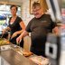 Vorschau: Der Imbiss auf dem Wochenmarkt auf dem Rathausmarkt. Foto: Sascha Stüber