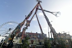 Die Riesenschaukel Excalibur auf dem Kramermarkt 2023. Foto: Sascha Stüber Die Riesenschaukel Excalibur auf dem Kramermarkt 2023. Foto: Sascha Stüber