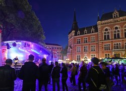 Altstadtfest in Oldenburg 2017 - Bühne auf dem Rathausmarkt. Foto: Hans-Jürgen Zietz
