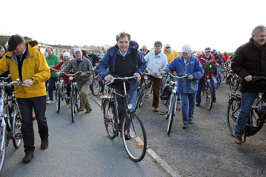 Oberbürgermeister Krogmann mit Bürgerinnen und Bürger bei der Fahrradtour. Foto: Stadt Oldenburg