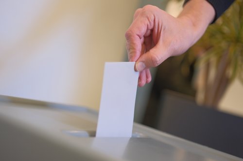 Die heiße Phase der Kommunalwahl-Vorbereitung hat begonnen. Ab dem 14. August können Briefwahlunterlagen im Wahlbüro am Pferdemarkt beantragt und dort dann auch direkt ausgefüllt und wieder abgegeben werden. Foto: Sascha Stüber Die heiße Phase der Kommunalwahl-Vorbereitung hat begonnen. Ab dem 14. August können Briefwahlunterlagen im Wahlbüro am Pferdemarkt beantragt und dort dann auch direkt ausgefüllt und wieder abgegeben werden. Foto: Sascha Stüber