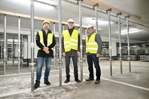 Holger Denckmann (mitte) bei der Besichtigung der Sanierungsarbeiten in der Tiefgarage am Stadtmuseum. Foto: Sascha Stüber Holger Denckmann (mitte) bei der Besichtigung der Sanierungsarbeiten in der Tiefgarage am Stadtmuseum. Foto: Sascha Stüber