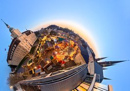 Der Schloßplatz beim Lamberti-Markt 2025 als Kugel. Foto: Sascha Stüber