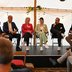 Vorschau: Podiumsdiskussion mit drei Frauen und drei Männern auf der Bühne. Foto: Robert Gertzen