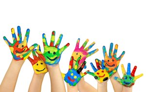 Bunte Kinderhände. Foto: BeTA-Artworks/Fotolia