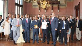 Oberbürgermeister Krogmann begrüßte eine Delegation aus dem Eastern Cape im Alten Rathaus. Foto: Stadt Oldenburg