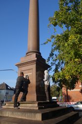 Restaurierungsarbeiten an der Friedenssäule auf dem Oldenburger Friedensplatz. Foto: Stadt Oldenburg