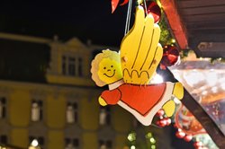 Fröhlicher Weihnachtsbegleiter auf dem Oldenburger Lambertimarkt. Foto: Hans-Jürgen Zietz