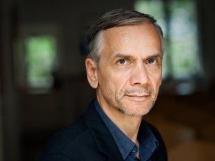 Portraitfoto des Schriftstellers Lutz Seiler. Foto: Heike Steinweg/Suhrkamp Verlag