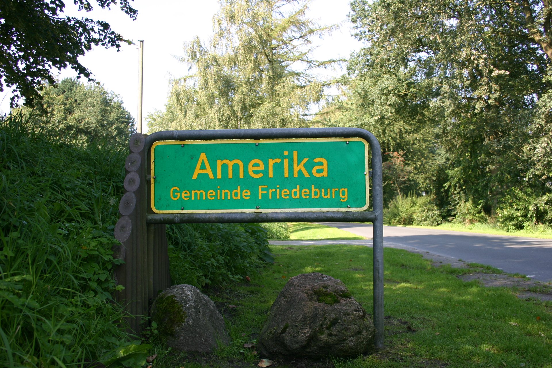 Ortsschild Amerika. Foto: Frisia Orientalis, CC BY-SA 3.0
