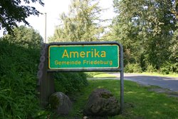 Ortsschild Amerika. Foto: Frisia Orientalis, CC BY-SA 3.0 Ortsschild Amerika. Foto: Frisia Orientalis, CC BY-SA 3.0