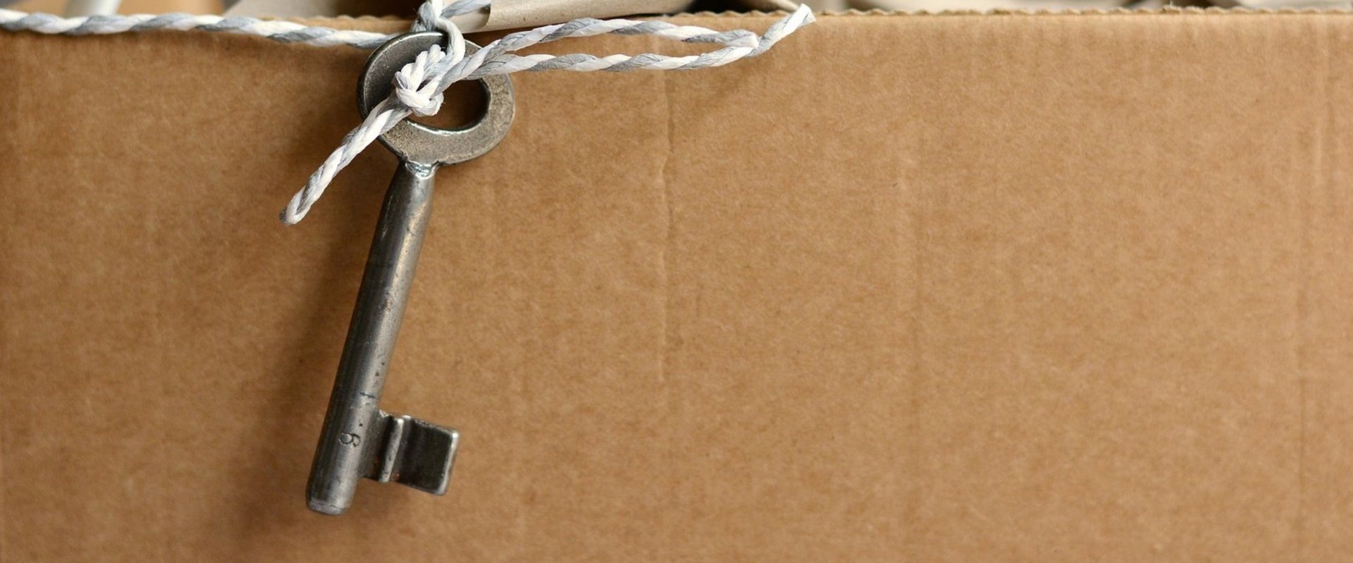 Schlüssel und Karton. Foto: pixabay.com
