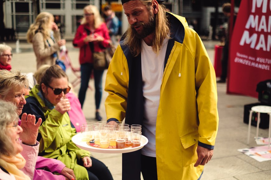 Cidertrank für die Gäste von Nord Appel. Foto: Richard Kachel