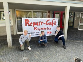 Justus, Jonas und Noah beim Repair-Café. Foto: privat Justus, Jonas und Noah beim Repair-Café. Foto: privat