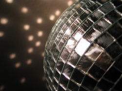 Diskokugel. Foto: Tobias Battenberg/Pixelio.de