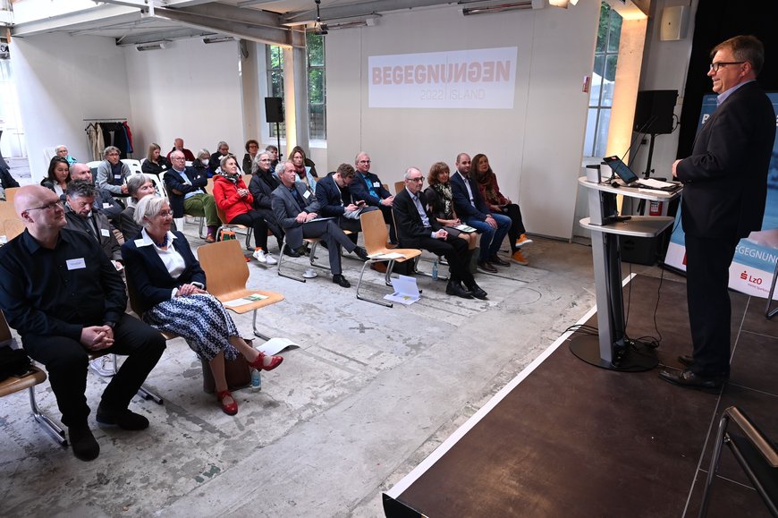 Oberbürgermeister Jürgen Krogmann begrüßt das Publikum. Foto: Jörg Hemmen