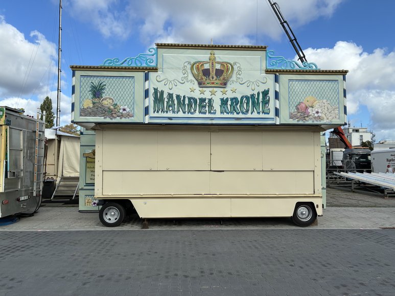 Die „Mandel Krone“ beim Aufbau am 22. September 2026. Foto: Stadt Oldenburg