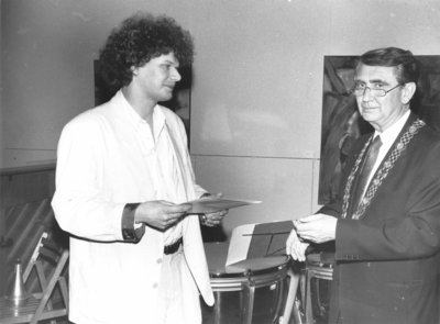 Preisträger Dr. Rainer Marwedel und damaliger Oberbürgermeister Horst Milde. Foto: Ilse Rosemeyer.