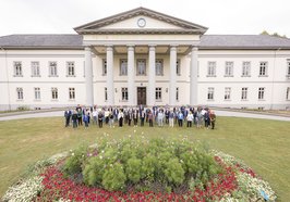 Die Mitglieder des Rates für 2021 bis 2026 vor dem PFL. Foto: Mohssen Assanimoghaddam