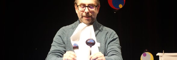 Figurentheaterspieler Maik Evers beim 4. Mini-Speed. Foto: Stadt Oldenburg