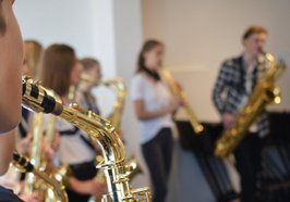 Saxophone des Ensembles „Brasserie“ bei der offiziellen Eröffnung der Musikschule in der Baumgartenstraße 12. Foto: Stadt Oldenburg