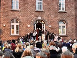Liedvortrag vom Chor aus Mateh Asher. Foto: IGS Helene-Lange-Schule Liedvortrag vom Chor aus Mateh Asher. Foto: IGS Helene-Lange-Schule
