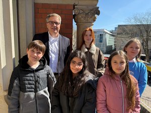 Oberbürgermeister Jürgen Krogmann hat sich beim Zukunftstag mit Kindern ausgetauscht. Foto: Stadt Oldenburg Oberbürgermeister Jürgen Krogmann hat sich beim Zukunftstag mit Kindern ausgetauscht. Foto: Stadt Oldenburg