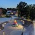 Vorschau: Das Tipi auf dem Klingenbergplatz mit Pflasterbeleuchtung von oben. Foto: Stadt Oldenburg