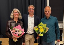 Susanne Menge (links) und Kurt Bernhardt (rechts) wurden in der Ratssitzung am 25. August 2025 von Oberbürgermeister Jürgen Krogmann verpflichtet. Foto: Stadt Oldenburg