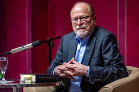 Der Publizist und Sozialwissenschaftler Jan Philipp Reemtsma wird die Laudatio auf Güner Yasemin Balcı halten. Foto: Hamburger Stiftung zur Förderung von Wissenschaft und Kultur/Fotograf Uwe Weil