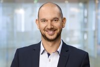 Enver Mujanovic, Mitarbeiter im Fachdienst Unternehmensservice der Wirtschaftsförderung Stadt Oldenburg. Foto: Foto- und Bilderwerk