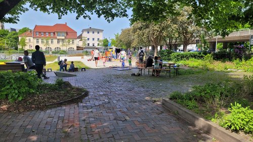 Wird immer gut angenommen: Das große Spiel- und Spaßangebot, das der „Spielefant“ im Gepäck hat. Hier eine Archivaufnahme aus Mai 2026. Foto: Stadt Oldenburg Wird immer gut angenommen: Das große Spiel- und Spaßangebot, das der „Spielefant“ im Gepäck hat. Hier eine Archivaufnahme aus Mai 2026. Foto: Stadt Oldenburg